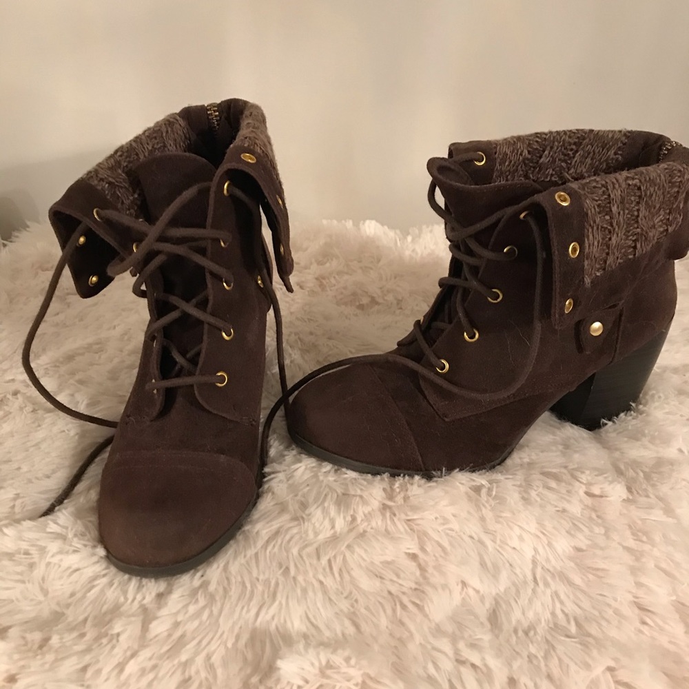 Brown fold over combat boot / moto style heels
